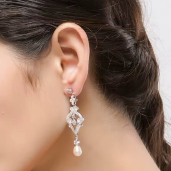 Beautiful Pair of Microwaved Stimulated Pearl White Gold Plated Dangled Earrings - Picture 4 of 4